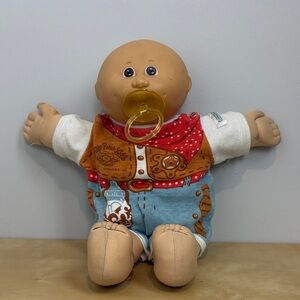 Cabbage Patch Kids 1980s Doll with 2 pathetic outfits and pacifier